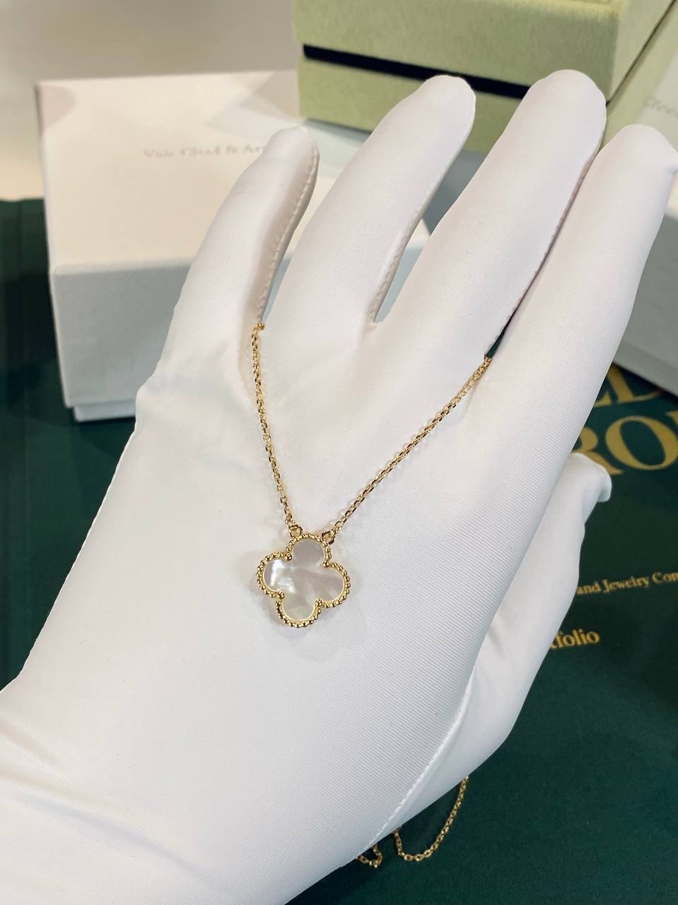 колье van cleef vintage alhambra с перламутром