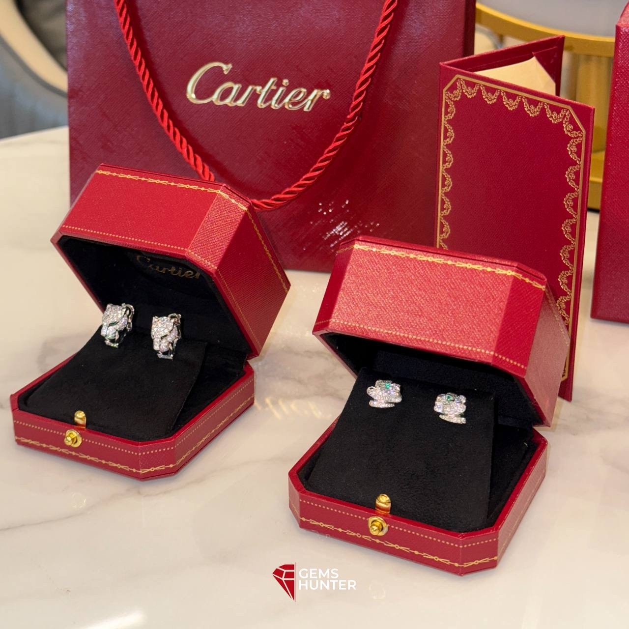 серьги panthere de cartier из белого золота с бриллиантами 1.774 ct, агатом и тсаворитом