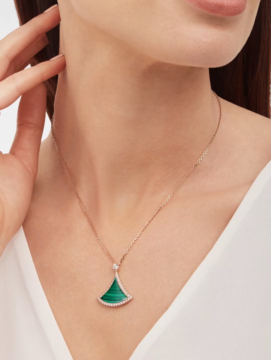 колье bvlgari divas dream с малахитом и бриллиантами 0.5 ct. 