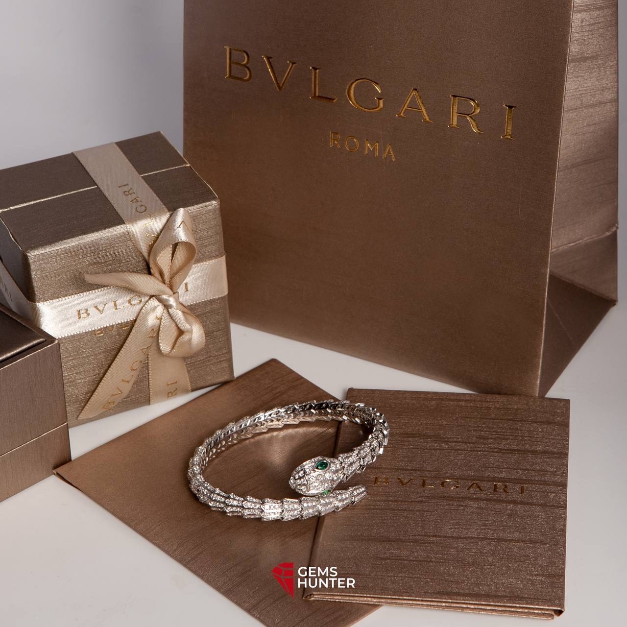 браслет bvlgari serpenti viper с бриллиантами 4,57 сt и изумрудами 0,30 ct