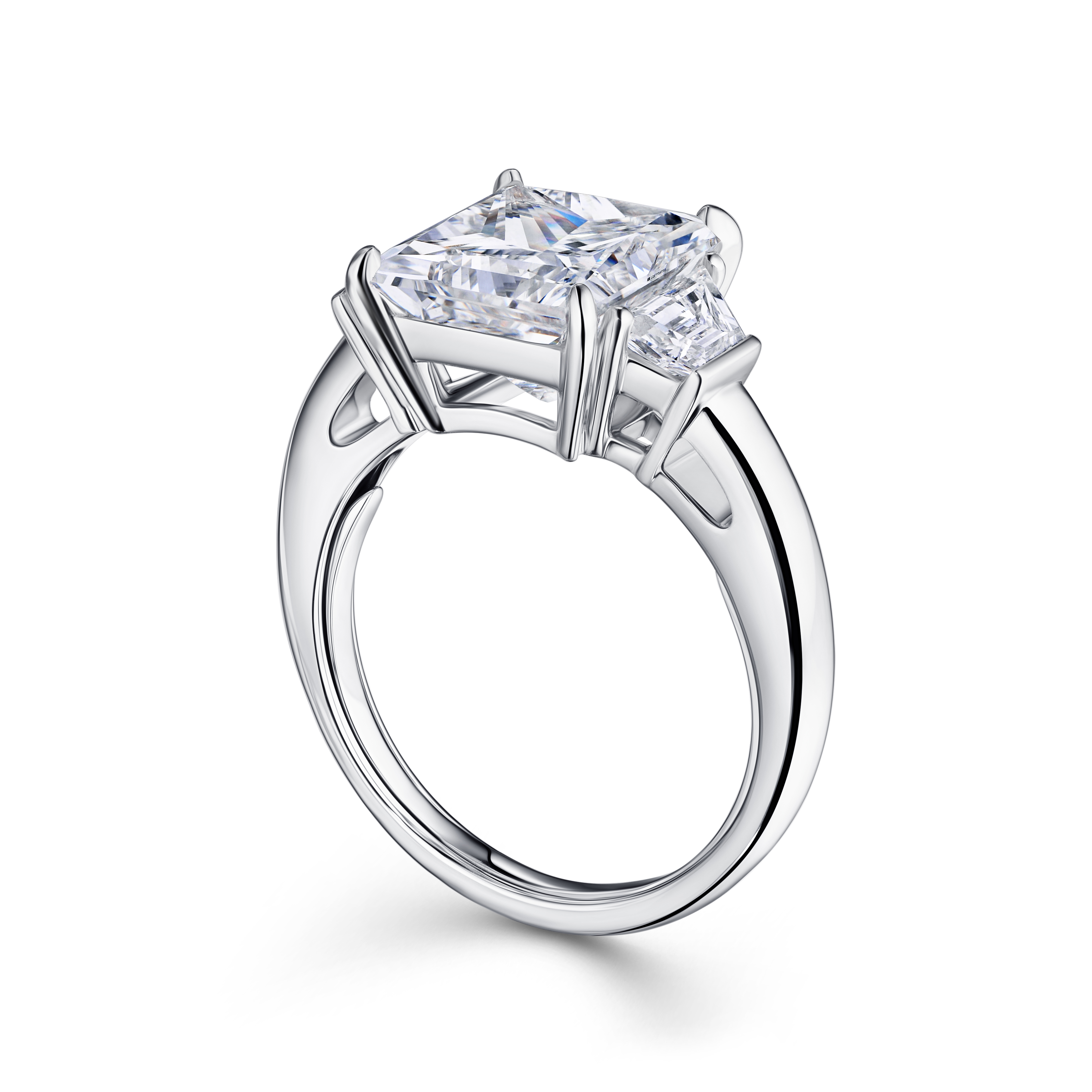 кольцо с выращенным бриллиантом 5,04 ct.