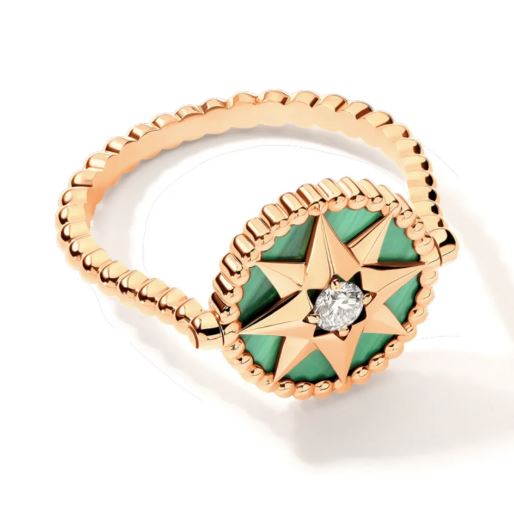 кольцо dior из желтого золота с бриллиантом 0.05 ct и малахитом