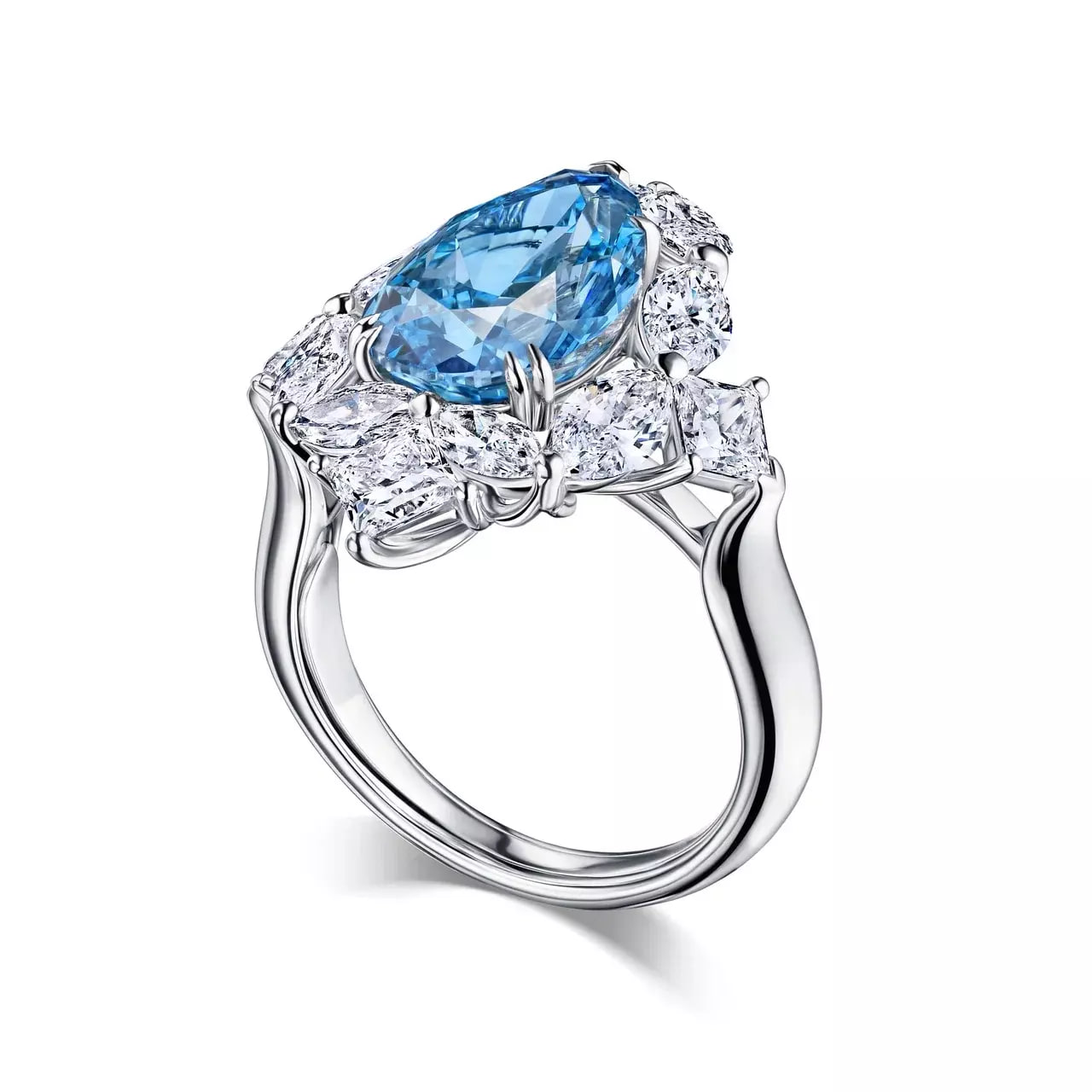 кольцо из белого золота с голубым бриллиантом 6.05 ct
