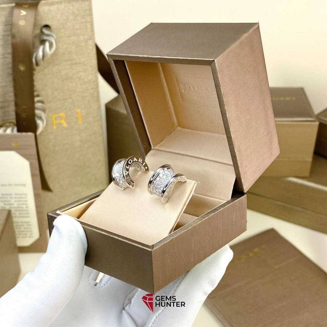 серьги b.zero1 bvlgari из белого золота с бриллиантами 1.12 ct
