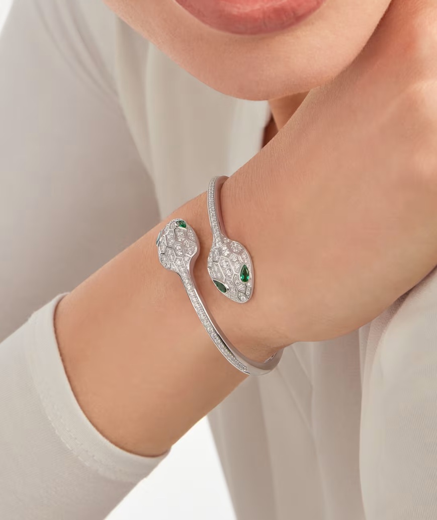 браслеты serpenti seduttori с изумрудами и бриллиантами 1.79 ct.