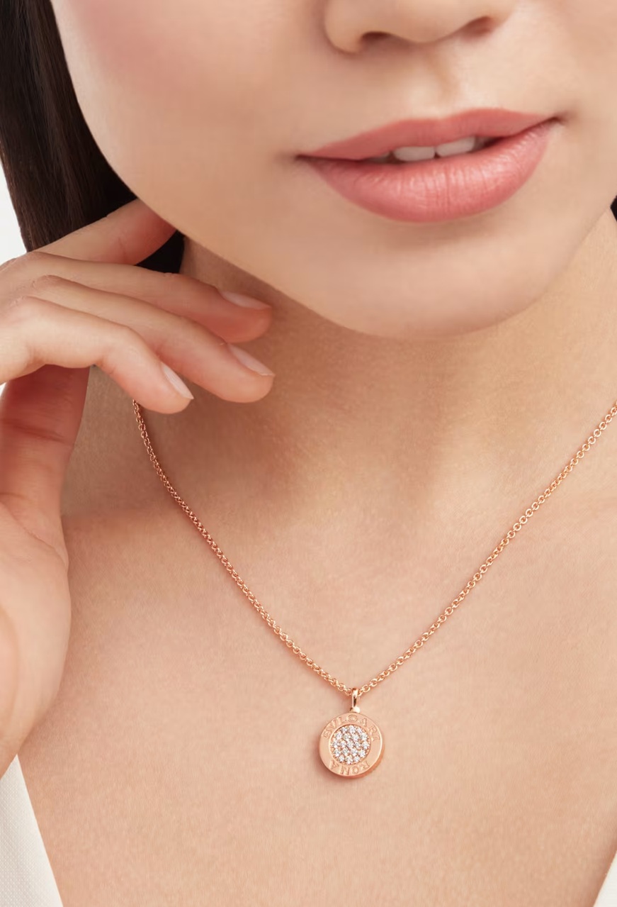 колье bvlgari bvlgari с ониксом и бриллиантами 0.34 ct.