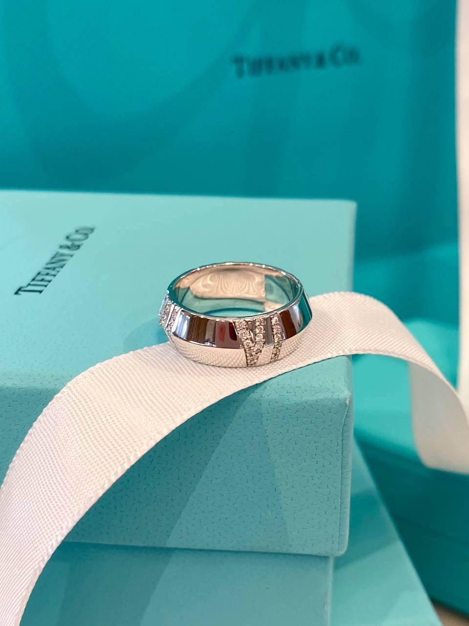кольцо tiffany & co  с бриллиантами 0,696 ct