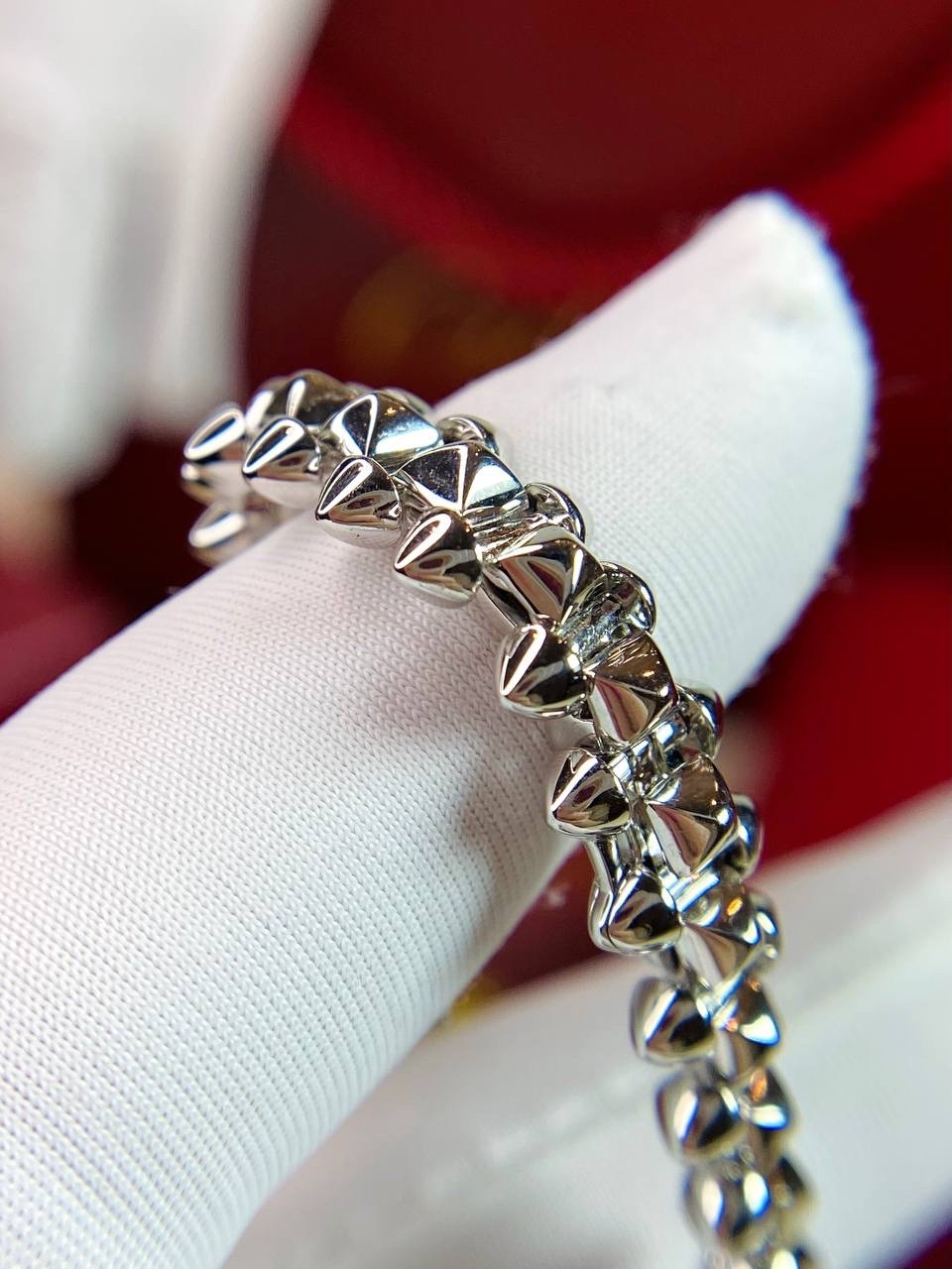браслет гибкий clash de cartier из белого золота