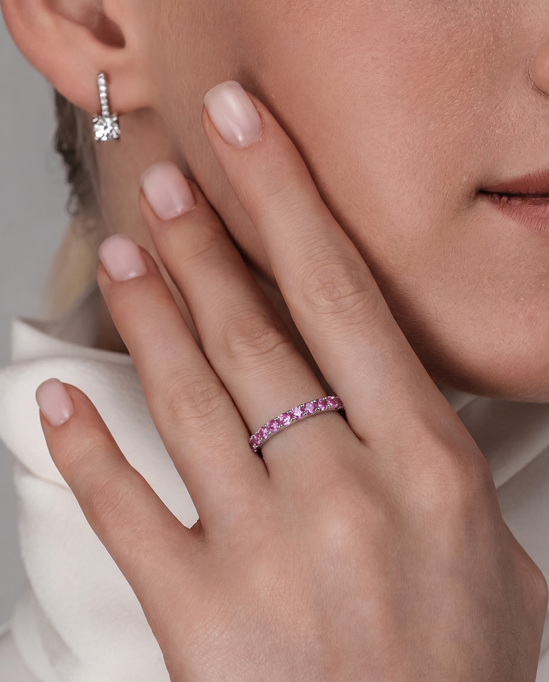 кольцо из белого золота с розовыми сапфирами 1.2 ct