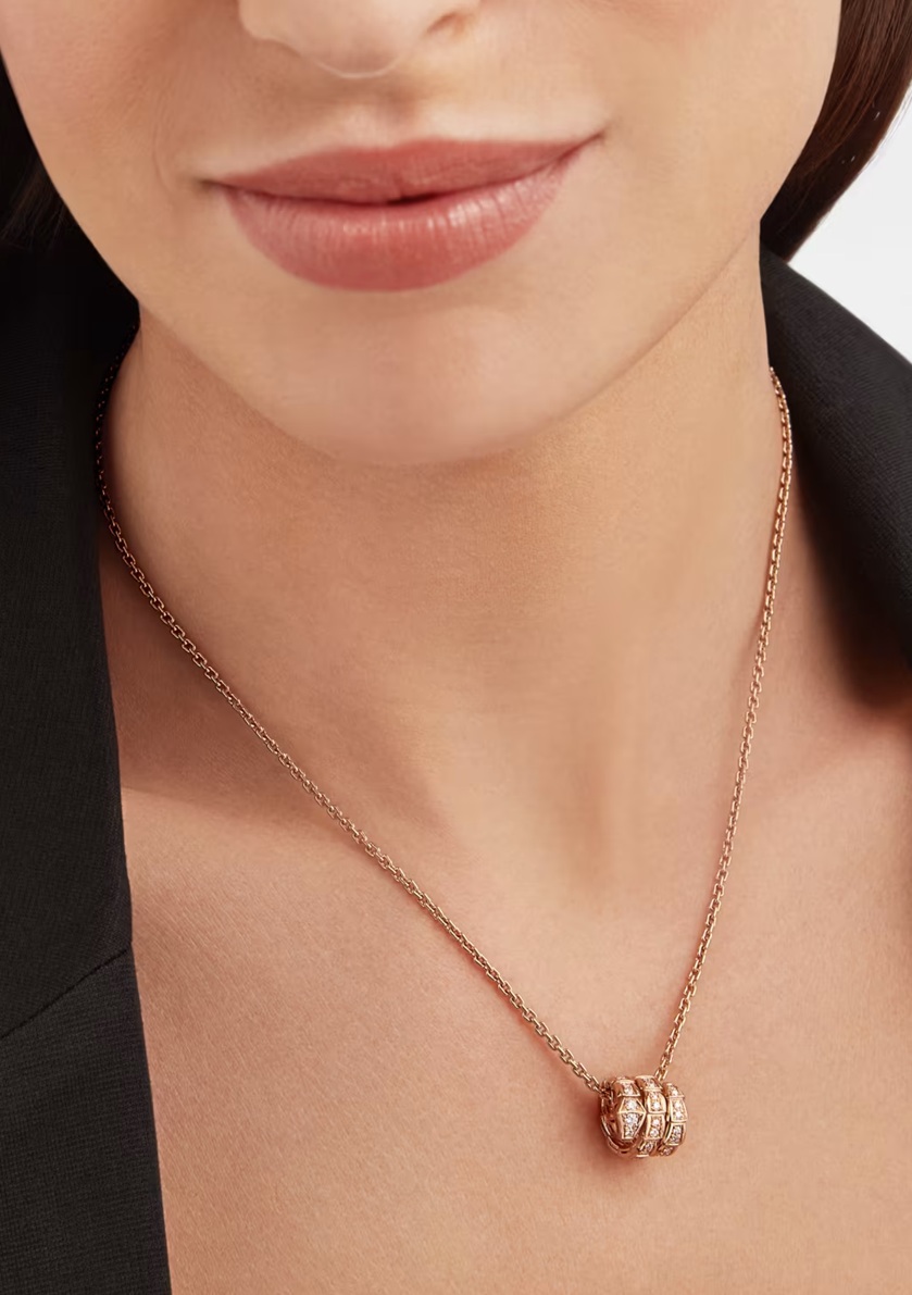 колье bvlgari serpenti viper желтое золото с бриллиантами 0.63 ct.