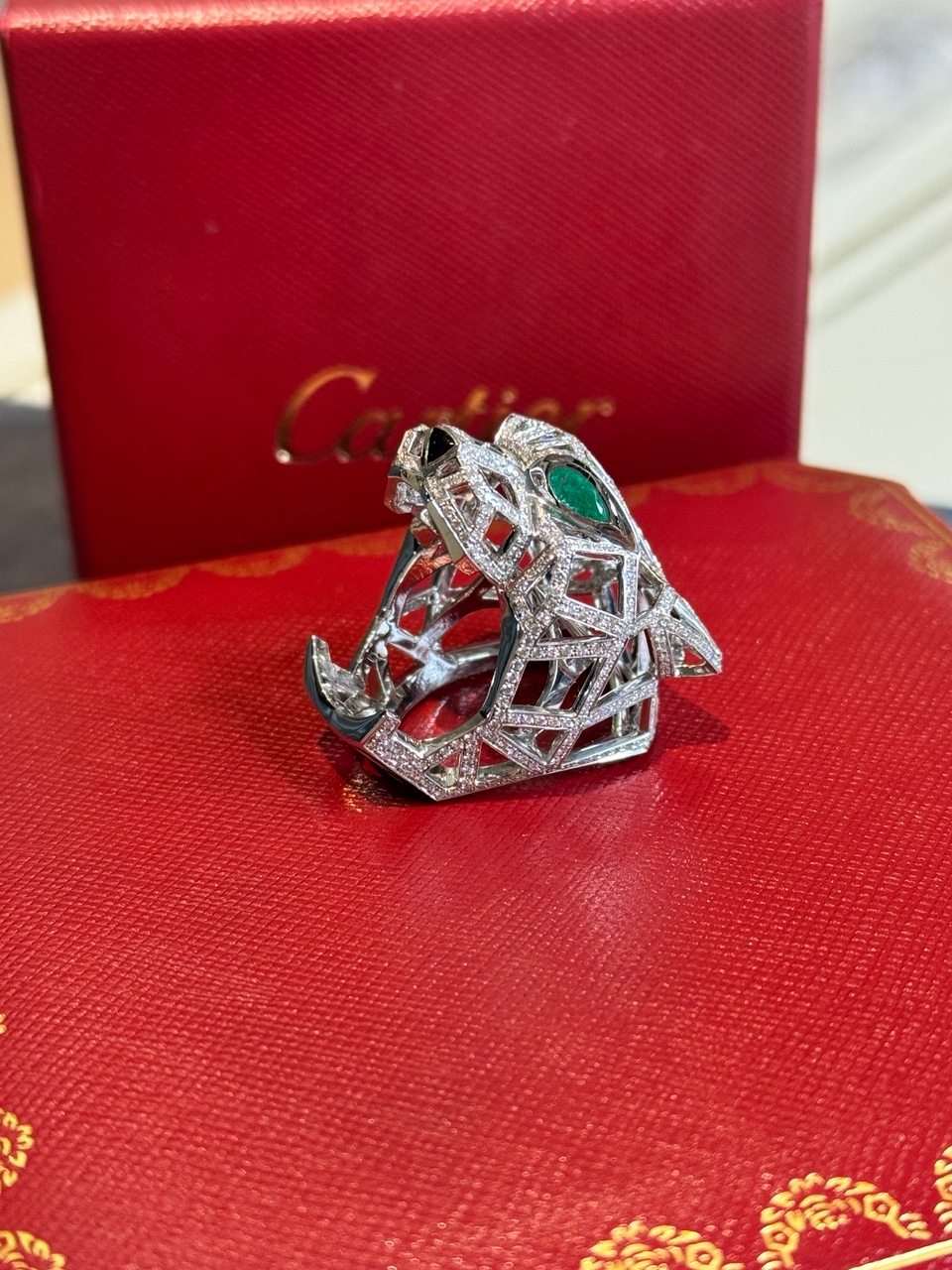 кольцо pantere de cartier в белом золоте с бриллиантами