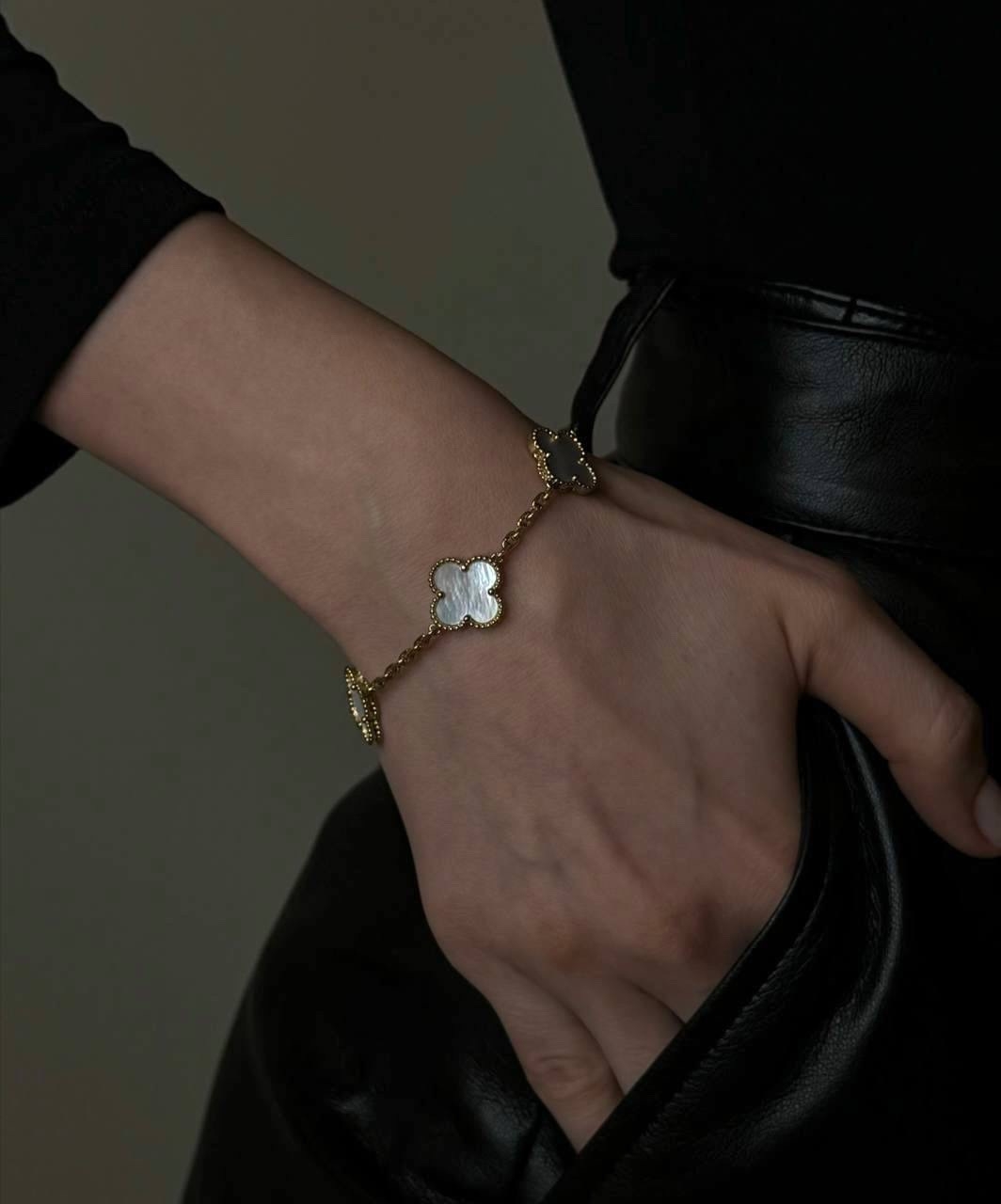 браслет van cleef & arpels vintage alhambra, 5 мотивов c перламутром